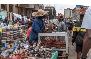 Inflasi Nigeria mendingin lagi memberikan dorongan untuk jeda laju