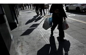 Pasar obligasi terlihat pada data inflasi ke kurva hasil yang lebih curam