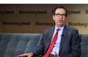 Kepala Ekonomi Jangka Pertama Trump menahan diri untuk tidak mendukung rencana tarif pendukung