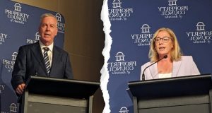 Buruh menggandakan pengeluaran proyek