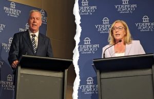 Buruh menggandakan pengeluaran proyek