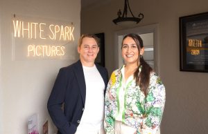 Docos gambar percikan putih sebenarnya menjual diri mereka sendiri