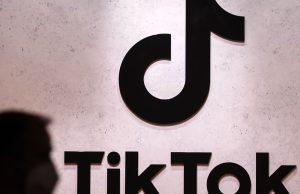 Albania menutup Tiktok selama setahun di tengah kekhawatiran kekerasan di antara anak -anak
