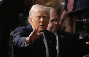 Hakim Federal mengembalikan anggota Dewan Buruh yang dipecat oleh Presiden Donald Trump