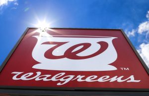 Walgreens setuju untuk diakuisisi oleh perusahaan ekuitas swasta dengan harga hampir $ 10 miliar