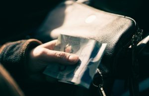 Bagaimana tarif akan mempengaruhi buku saku Kanada?