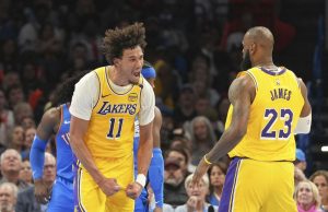 LeBron James menjadi atlet pria profesional pertama yang memiliki kemiripan yang digambarkan dalam boneka Ken