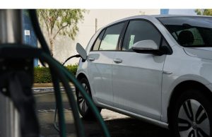 Pemotongan dana federal diatur untuk memperlambat penyebaran pengisi daya EV, kata CEO