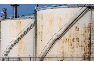 Pengembalian minyak ke kerugian karena kekhawatiran pasar atas perang dagang bertahan