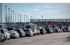 Kanada memperingatkan penduduk telepon mereka dapat dicari di perbatasan AS