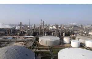 Jual -jual minyak mengumpulkan kecepatan saat perang dagang berkeliaran di pasar global