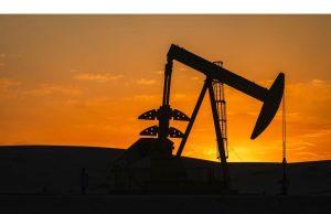 Steadies minyak dengan pergeseran perang dagang dan pembicaraan Iran ke depan