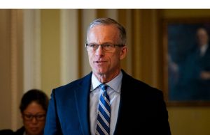 Suara berbahaya menjulang bagi Senator GOP saat Trump meluncurkan Perang Dagang