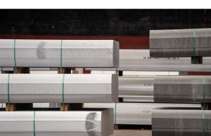 Perusahaan -perusahaan Eropa Stockpile, menggeser produksi untuk menguatkan tarif