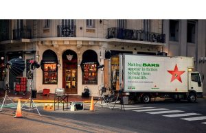 Heineken ® untuk meningkatkan pendapatan batang dengan mengubahnya menjadi set film