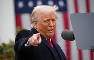 Trump mengumumkan jeda 90 hari tentang tarif tetapi menaikkan pajak atas Cina